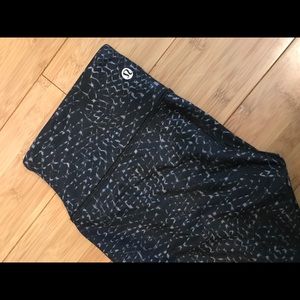 Lululemon size 6 wunder under crop (29”)